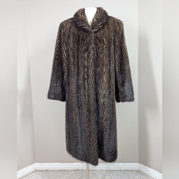 Vintage Montreal Fur Coat – Chevron Striped Let-Out Design, - Picture 1 of 13